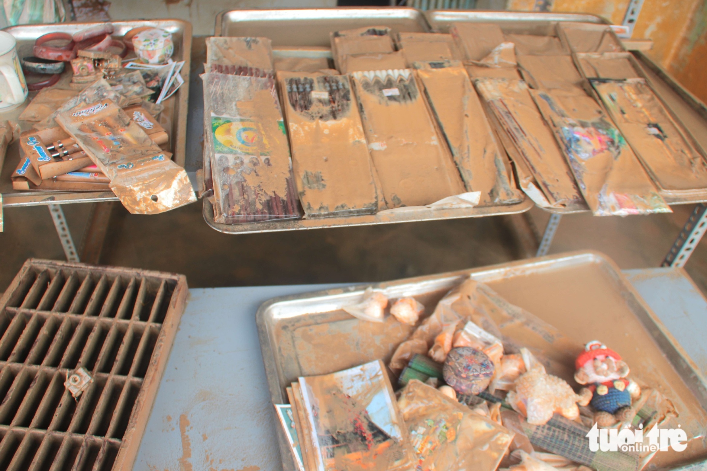 会安古城商家在历史性洪水后遭受严重损失